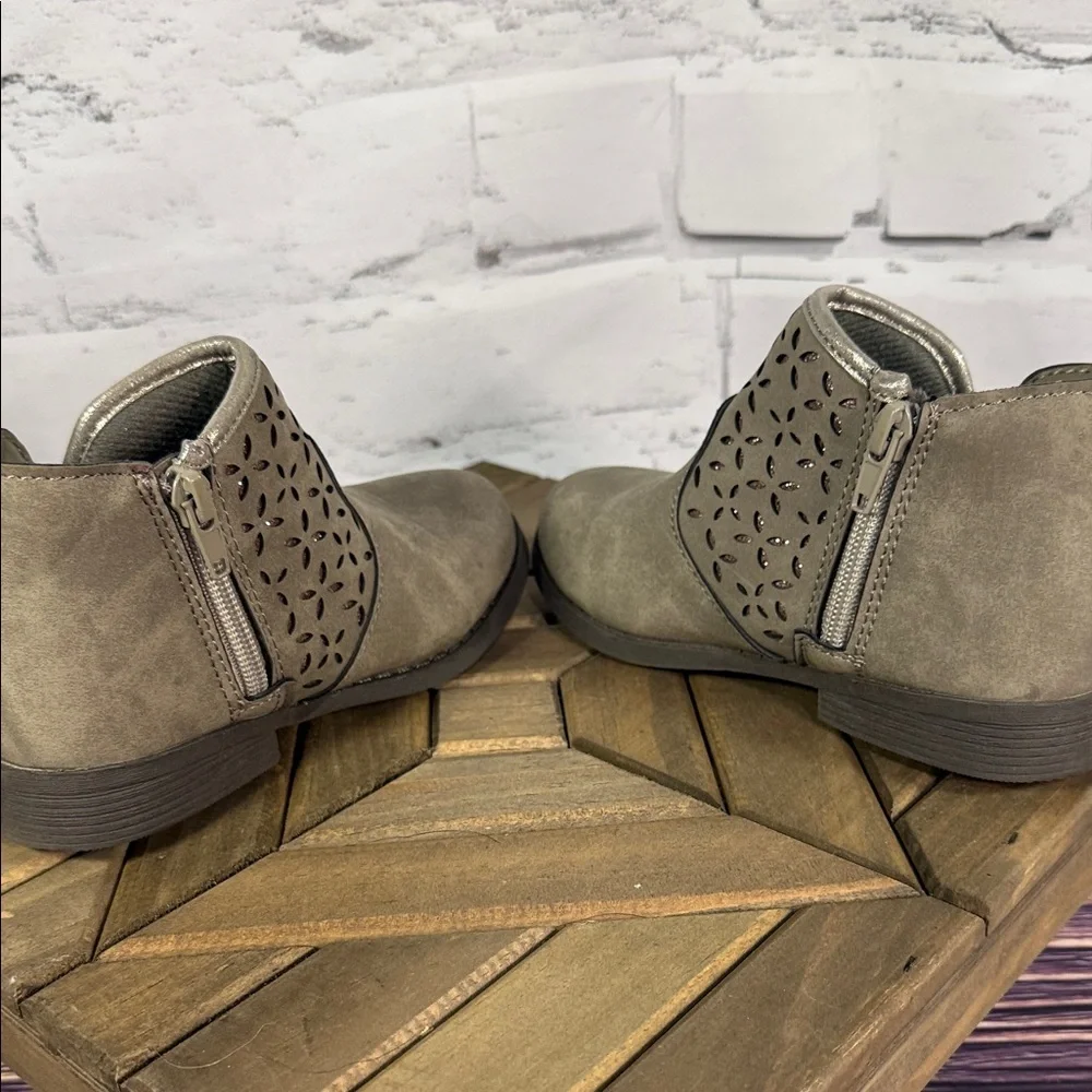 OshKosh B'gosh Estelle Taupe Gray and Pink Glitter‎ Ankle Booties Cutout Design